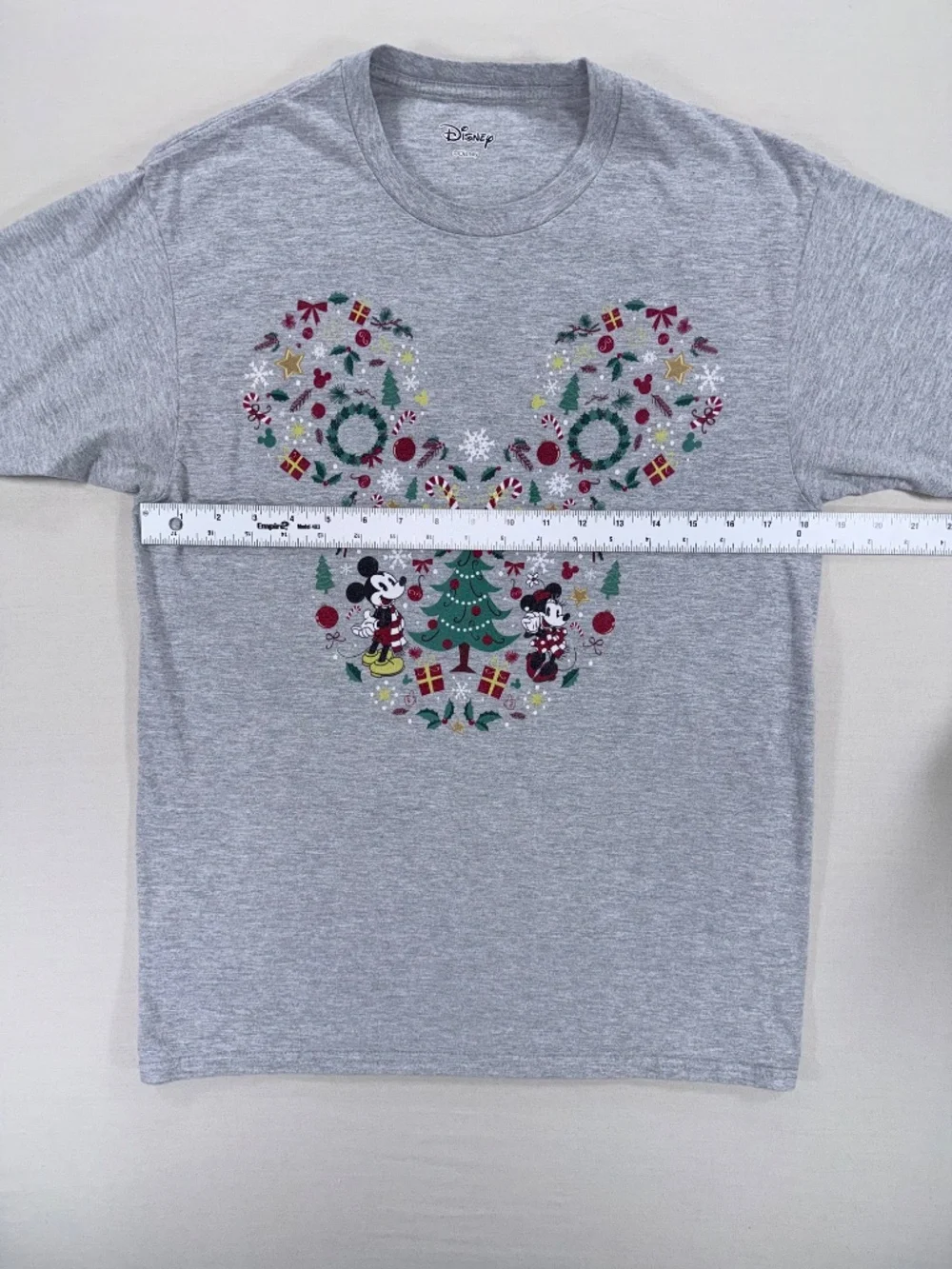 Disney Juniors Mickey & Friends Christmas Silhouette Graphic Tee L
